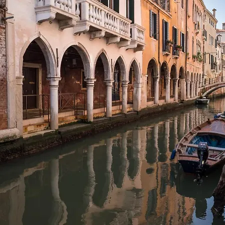 ベッド・アンド・ブレックファスト Ca Del Poeta 3*