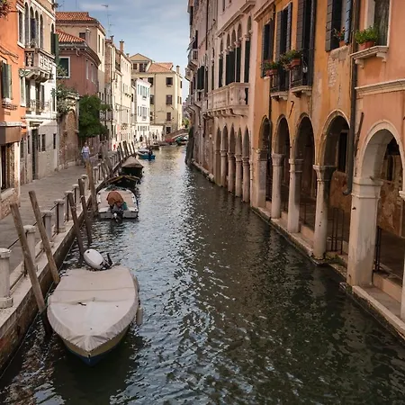 Couette-café Cà Del Poeta 3*