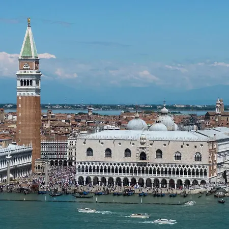 Cà Del Poeta Couette-café