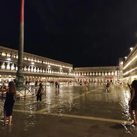 Cà Del Poeta Couette-café